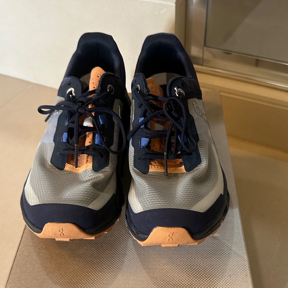 On Running Women’s Gray and Orange Athletic Shoes Size 7